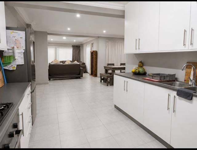 3 BEDROOM APARTMENT FOR SALE IN ARCON PARK